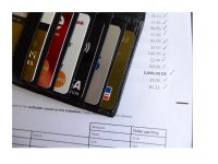 Vale a pena ter mais de um cartão de crédito?