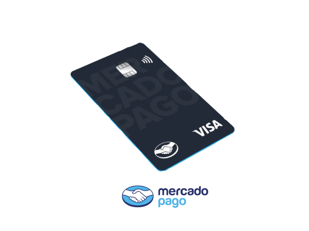 Imagem de um cartão da conta Mercado Pago com bandeira Visa. O cartão possui chip e tecnologia por aproximação.